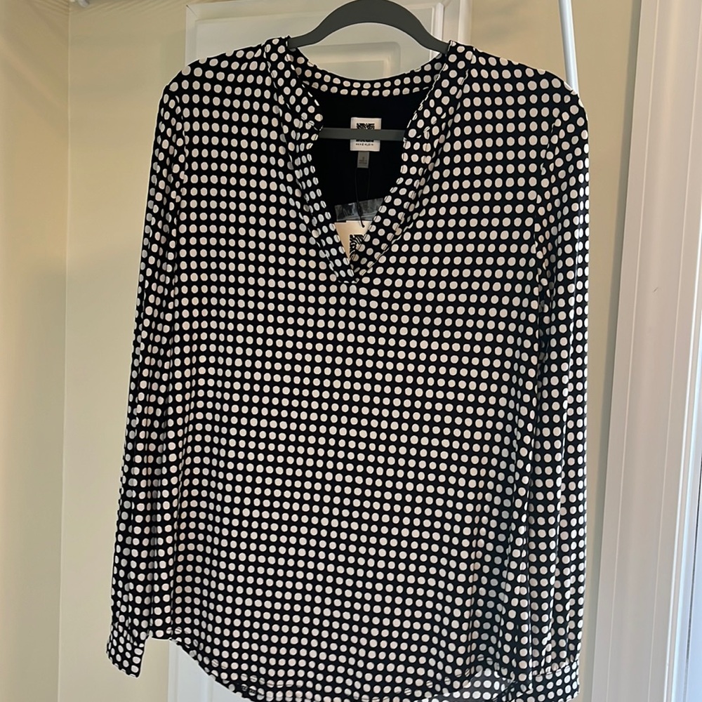 Anne Klein v neck polka dot dress shirt